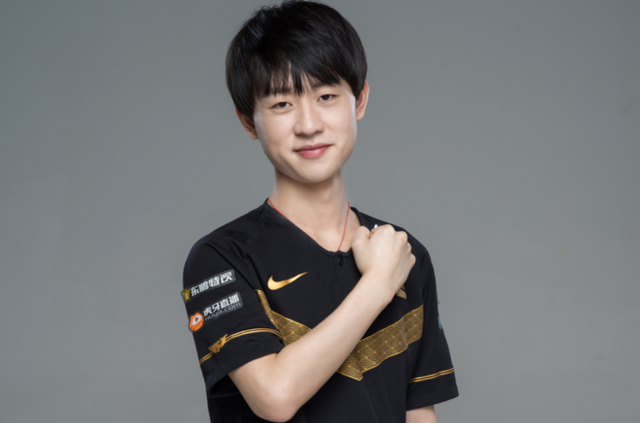 称的中场球 称的中场球